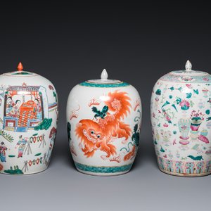 Three Chinese famille rose and verte jars with covers, 19/20th C. — 照片 1
