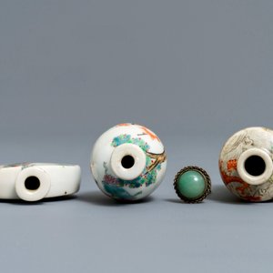 Three Chinese famille rose and verte porcelain snuff bottles, 19/20th C. — photo 4