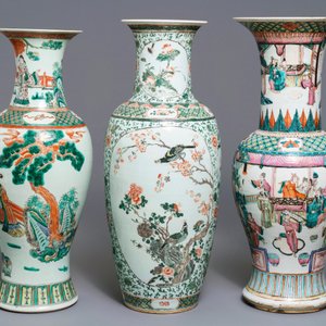 Three Chinese famille rose and verte vases, 19/20th C. — 照片 4