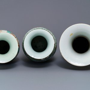 Three Chinese famille rose and verte vases, 19/20th C. — 照片 5