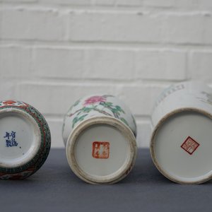 Three Chinese famille rose and verte vases, 19/20th C. — 照片 10