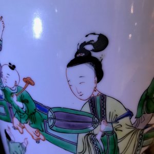 Three Chinese famille rose and verte vases, one with Qianlong mark, 19/20th C. — photo 19