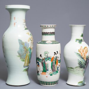 Three Chinese famille rose and verte vases, one with Qianlong mark, 19/20th C. — photo 2
