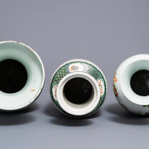 Three Chinese famille rose and verte vases, one with Qianlong mark, 19/20th C. — photo 5