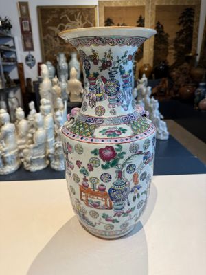 Three Chinese famille rose 'antiquities' vases, 19th C. — photo 11