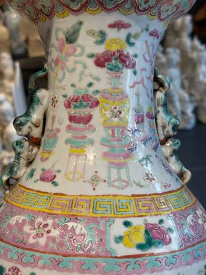 Three Chinese famille rose 'antiquities' vases, 19th C. — photo 18