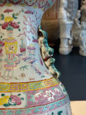 Three Chinese famille rose 'antiquities' vases, 19th C. — photo 20