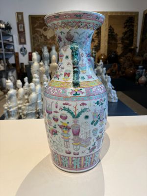Three Chinese famille rose 'antiquities' vases, 19th C. — photo 23