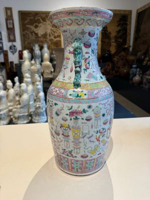 Three Chinese famille rose 'antiquities' vases, 19th C. — photo 25
