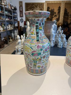 Three Chinese famille rose 'antiquities' vases, 19th C. — photo 36