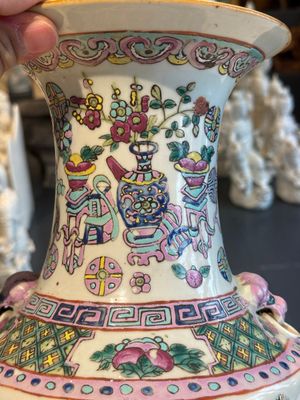 Three Chinese famille rose 'antiquities' vases, 19th C. — photo 6