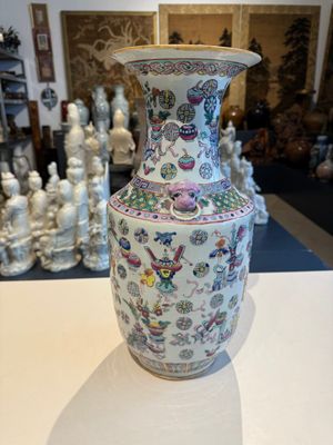 Three Chinese famille rose 'antiquities' vases, 19th C. — photo 10