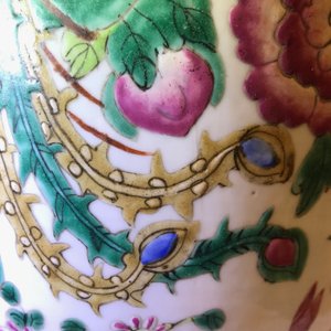 Three Chinese famille rose 'birds and flowers' vases, 19th C. — 照片 16