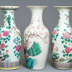 Three Chinese famille rose 'birds and flowers' vases, 19th C. — 照片 4