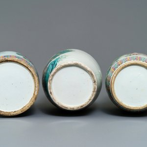 Three Chinese famille rose 'birds and flowers' vases, 19th C. — 照片 6