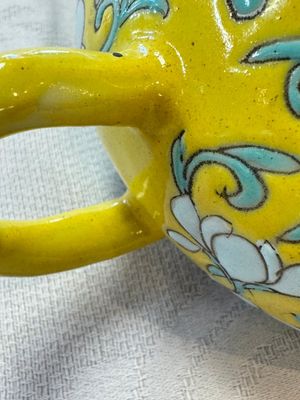 Three Chinese famille rose blue- and yellow-ground teapots and covers for the Straits or Peranakan market, Tongzhi marks, 19th C. — foto 56