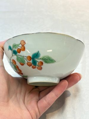 Three Chinese famille rose bowls, Tongzhi and Guangxu marks, 19th C. — photo 11