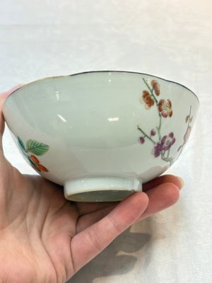 Three Chinese famille rose bowls, Tongzhi and Guangxu marks, 19th C. — photo 12