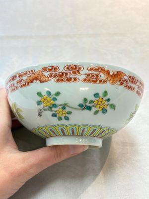 Three Chinese famille rose bowls, Tongzhi and Guangxu marks, 19th C. — photo 16