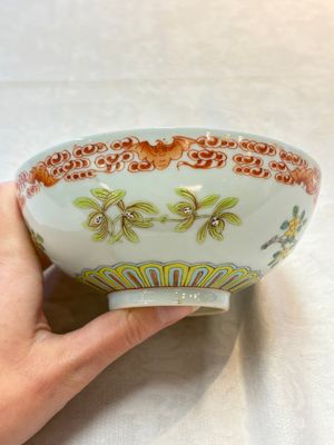 Three Chinese famille rose bowls, Tongzhi and Guangxu marks, 19th C. — photo 19