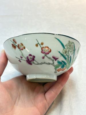 Three Chinese famille rose bowls, Tongzhi and Guangxu marks, 19th C. — photo 8