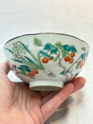 Three Chinese famille rose bowls, Tongzhi and Guangxu marks, 19th C. — photo 9