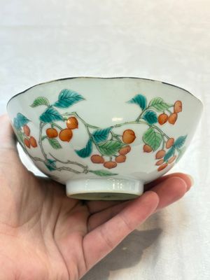 Three Chinese famille rose bowls, Tongzhi and Guangxu marks, 19th C. — photo 10