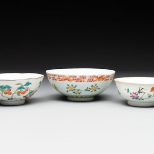 Three Chinese famille rose bowls, Tongzhi and Guangxu marks, 19th C. — photo 1