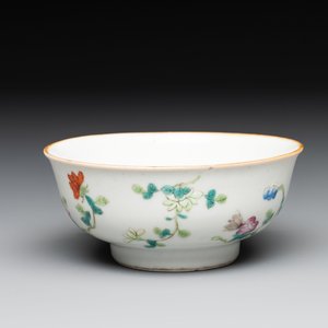 Three Chinese famille rose bowls, Tongzhi and Guangxu marks, 19th C. — photo 15