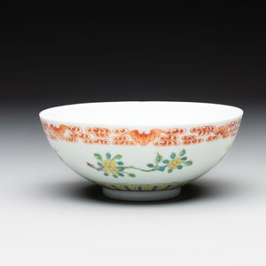 Three Chinese famille rose bowls, Tongzhi and Guangxu marks, 19th C. — photo 4