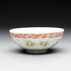 Three Chinese famille rose bowls, Tongzhi and Guangxu marks, 19th C. — photo 5