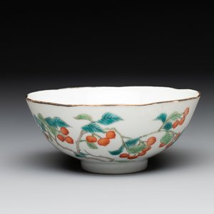 Three Chinese famille rose bowls, Tongzhi and Guangxu marks, 19th C. — photo 8