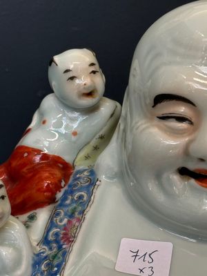 Three Chinese famille rose Buddhas, Zhu Mao Ji Zao 朱茂記造 mark, Republic — foto 16