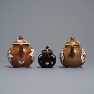 Three Chinese famille rose capucin- and black-ground teapots, Yongzheng/Qianlong — 照片 3