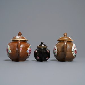 Three Chinese famille rose capucin- and black-ground teapots, Yongzheng/Qianlong — 照片 5