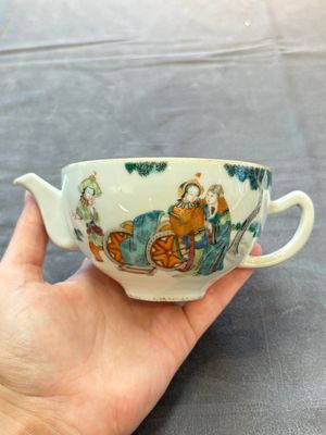 Three Chinese famille rose covered teapots and a warming bowl, Tongzhi, Guangxu and Lü Zhi Xiang Zhi 呂芷薌製 marks, 19th C. — foto 2