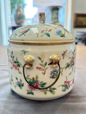 Three Chinese famille rose covered teapots and a warming bowl, Tongzhi, Guangxu and Lü Zhi Xiang Zhi 呂芷薌製 marks, 19th C. — foto 22