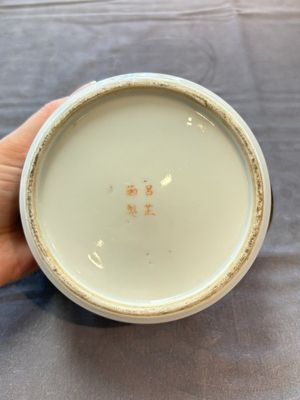 Three Chinese famille rose covered teapots and a warming bowl, Tongzhi, Guangxu and Lü Zhi Xiang Zhi 呂芷薌製 marks, 19th C. — foto 28