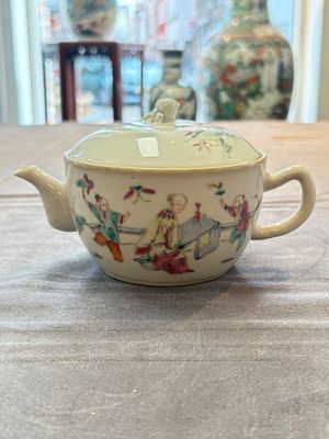 Three Chinese famille rose covered teapots and a warming bowl, Tongzhi, Guangxu and Lü Zhi Xiang Zhi 呂芷薌製 marks, 19th C. — foto 29