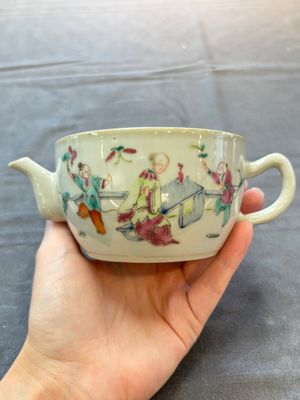 Three Chinese famille rose covered teapots and a warming bowl, Tongzhi, Guangxu and Lü Zhi Xiang Zhi 呂芷薌製 marks, 19th C. — foto 30