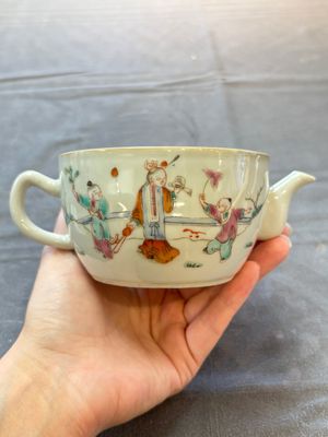 Three Chinese famille rose covered teapots and a warming bowl, Tongzhi, Guangxu and Lü Zhi Xiang Zhi 呂芷薌製 marks, 19th C. — foto 32