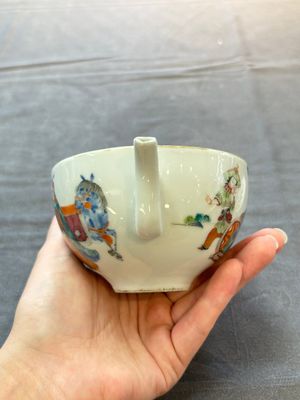 Three Chinese famille rose covered teapots and a warming bowl, Tongzhi, Guangxu and Lü Zhi Xiang Zhi 呂芷薌製 marks, 19th C. — foto 5