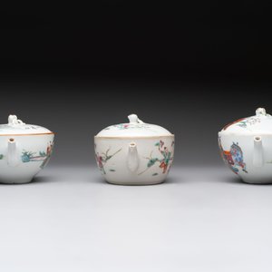 Three Chinese famille rose covered teapots and a warming bowl, Tongzhi, Guangxu and Lü Zhi Xiang Zhi 呂芷薌製 marks, 19th C. — foto 12