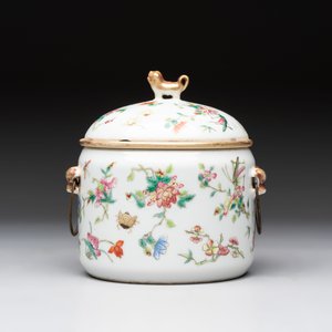 Three Chinese famille rose covered teapots and a warming bowl, Tongzhi, Guangxu and Lü Zhi Xiang Zhi 呂芷薌製 marks, 19th C. — foto 2