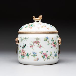 Three Chinese famille rose covered teapots and a warming bowl, Tongzhi, Guangxu and Lü Zhi Xiang Zhi 呂芷薌製 marks, 19th C. — foto 4