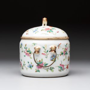 Three Chinese famille rose covered teapots and a warming bowl, Tongzhi, Guangxu and Lü Zhi Xiang Zhi 呂芷薌製 marks, 19th C. — foto 5