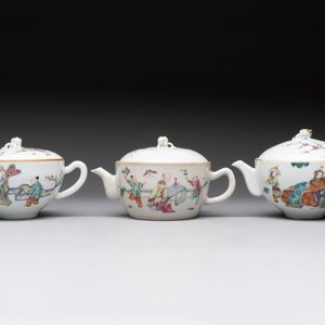 Three Chinese famille rose covered teapots and a warming bowl, Tongzhi, Guangxu and Lü Zhi Xiang Zhi 呂芷薌製 marks, 19th C. — foto 9