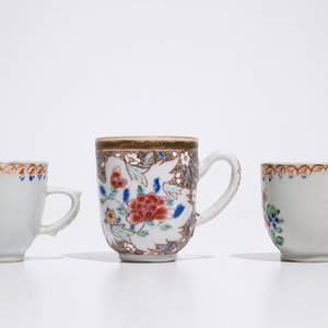 Three Chinese famille rose cups and saucers, Qianlong — photo 4