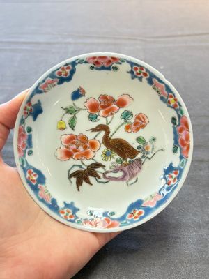 Three Chinese famille rose cups and saucers with a duck among flowering branches, Yongzheng/Qianlong — 照片 1
