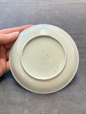 Three Chinese famille rose cups and saucers with a duck among flowering branches, Yongzheng/Qianlong — 照片 4